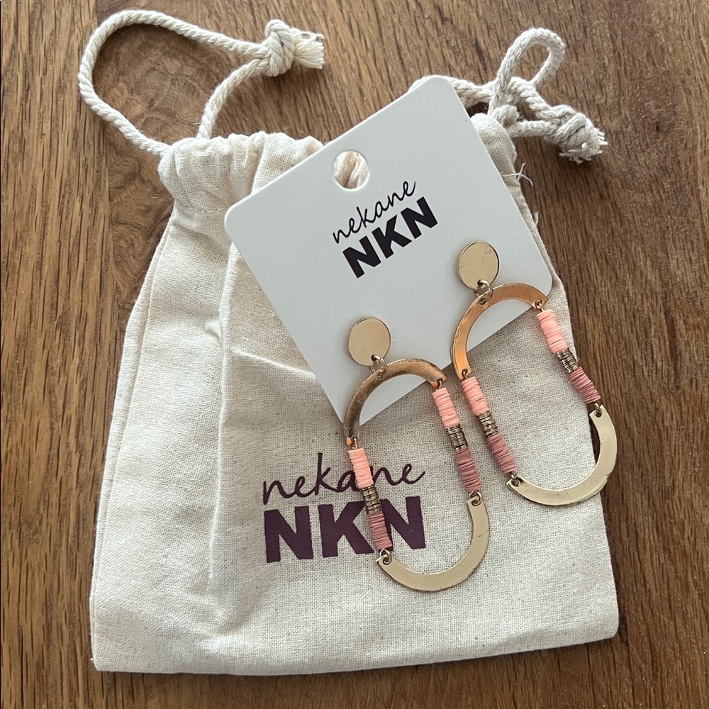 NKN Nekane Gold Tone Beaded Drop Earrings Pink Peach Lightweight NWT